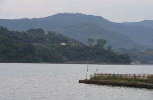 東郷池と鉢伏山